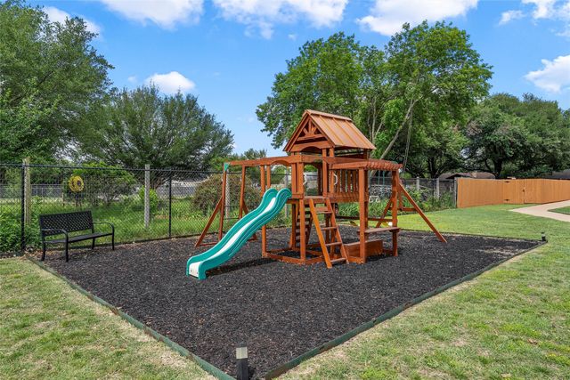 241 W Chapman Road, Hewitt, TX 76643