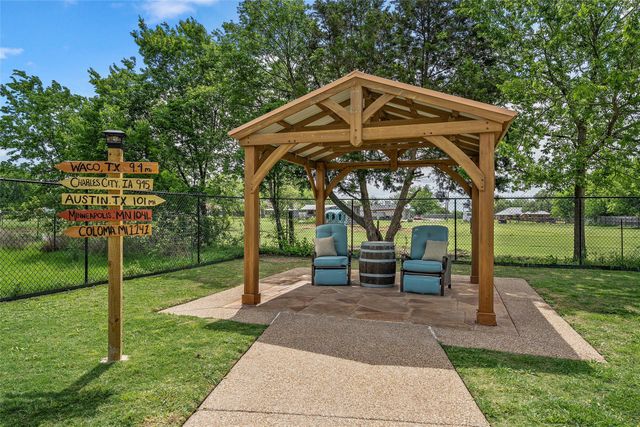 241 W Chapman Road, Hewitt, TX 76643