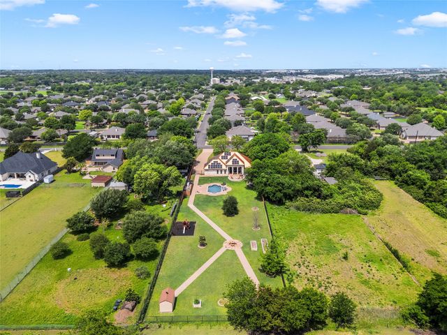 241 W Chapman Road, Hewitt, TX 76643