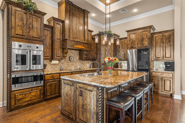 241 W Chapman Road, Hewitt, TX 76643