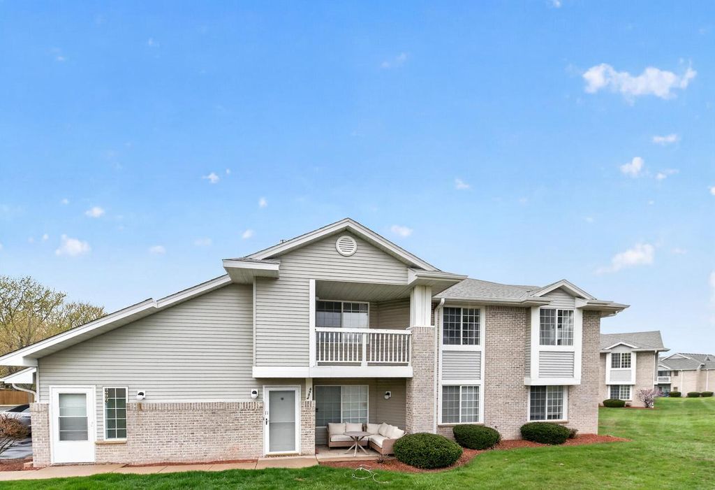 6996 Rolling Meadows COURT, Oak Creek, WI 53154