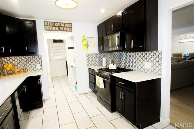 6660 Lakeside Hills Drive, Florissant, MO 63033