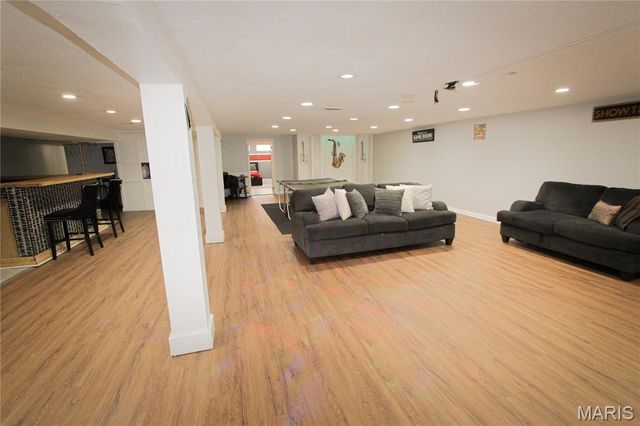 6660 Lakeside Hills Drive, Florissant, MO 63033