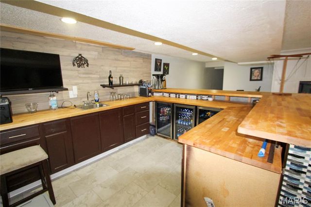 6660 Lakeside Hills Drive, Florissant, MO 63033