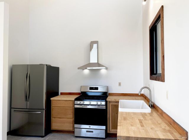 41301 Seascape Dr, Westport, CA 95488