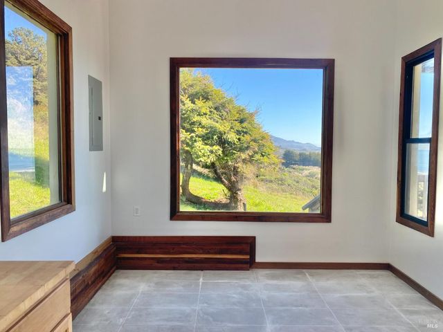 41301 Seascape Dr, Westport, CA 95488