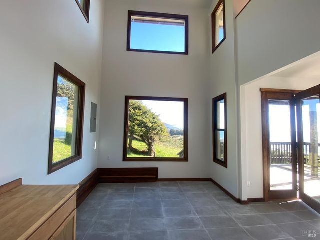 41301 Seascape Dr, Westport, CA 95488