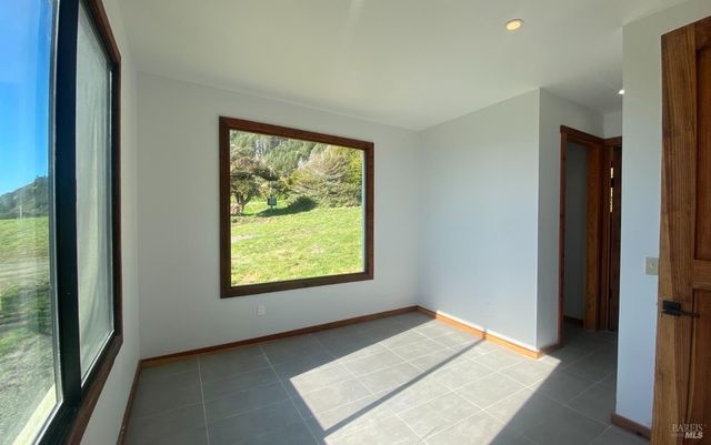 41301 Seascape Dr, Westport, CA 95488