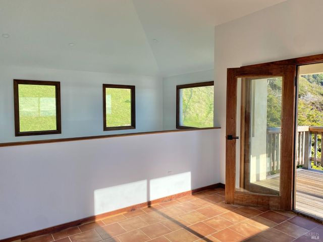 41301 Seascape Dr, Westport, CA 95488