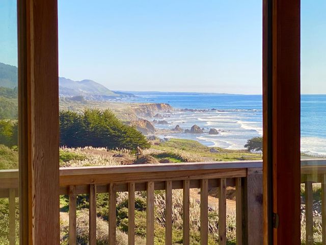 41301 Seascape Dr, Westport, CA 95488