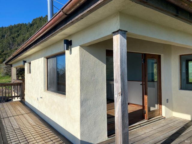 41301 Seascape Dr, Westport, CA 95488