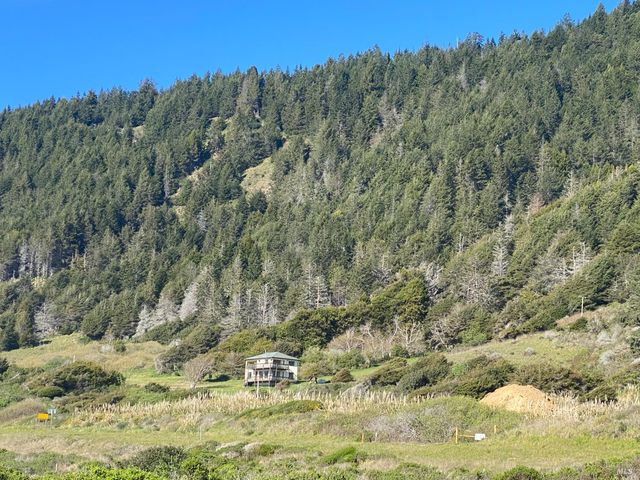 41301 Seascape Dr, Westport, CA 95488