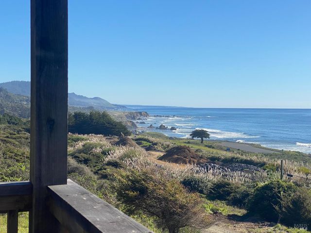 41301 Seascape Dr, Westport, CA 95488