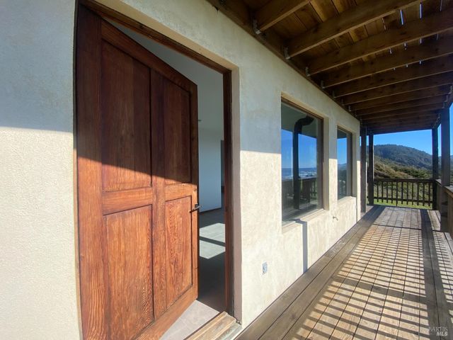 41301 Seascape Dr, Westport, CA 95488