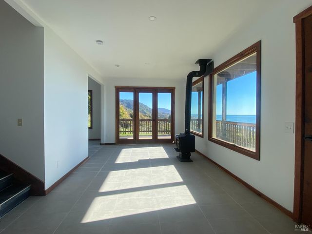 41301 Seascape Dr, Westport, CA 95488