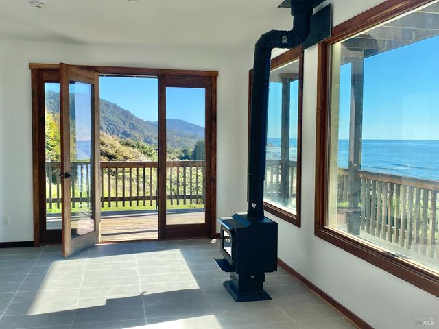 41301 Seascape Dr, Westport, CA 95488