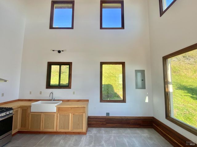 41301 Seascape Dr, Westport, CA 95488