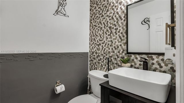 9831 NW 2nd St, Plantation, FL 33324