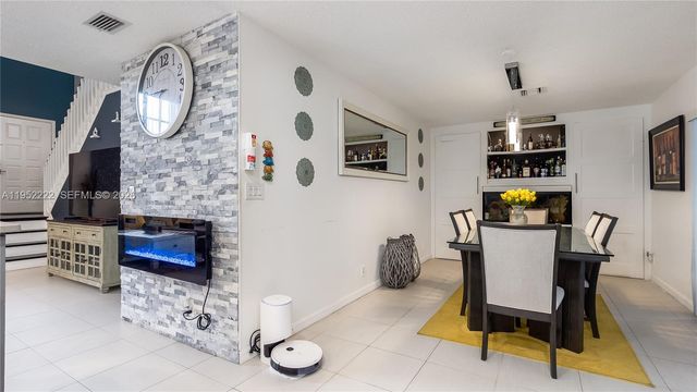 9831 NW 2nd St, Plantation, FL 33324