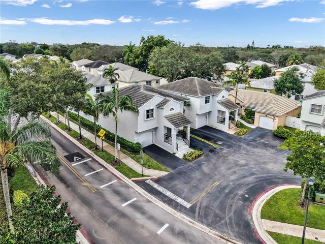 9831 NW 2nd St, Plantation, FL 33324