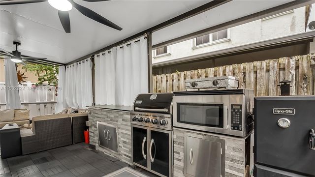 9831 NW 2nd St, Plantation, FL 33324