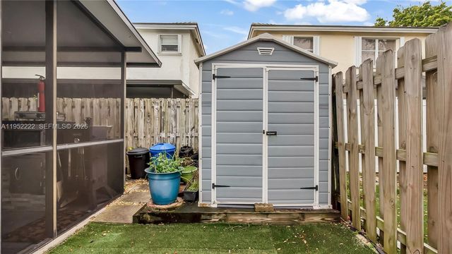 9831 NW 2nd St, Plantation, FL 33324