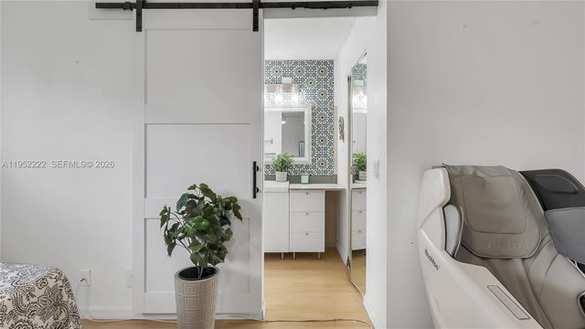 9831 NW 2nd St, Plantation, FL 33324