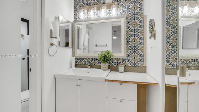 9831 NW 2nd St, Plantation, FL 33324