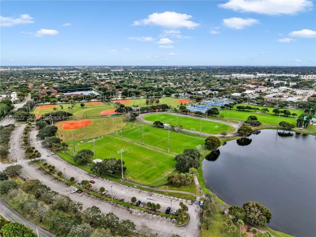 9831 NW 2nd St, Plantation, FL 33324