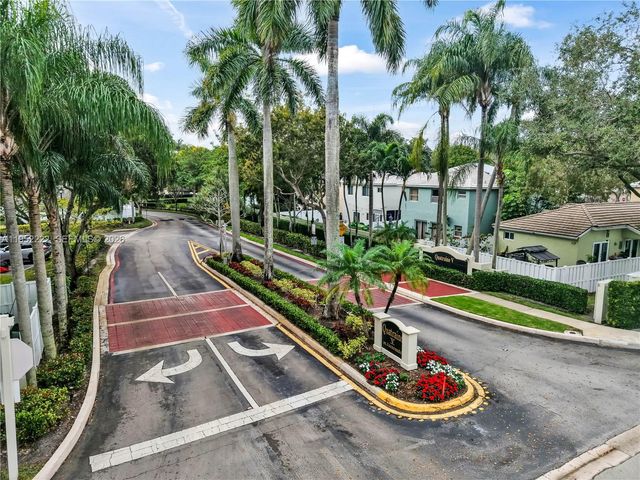 9831 NW 2nd St, Plantation, FL 33324