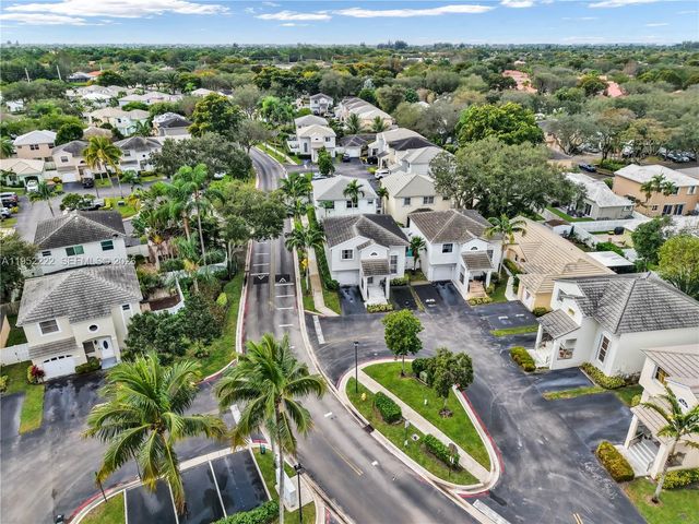 9831 NW 2nd St, Plantation, FL 33324