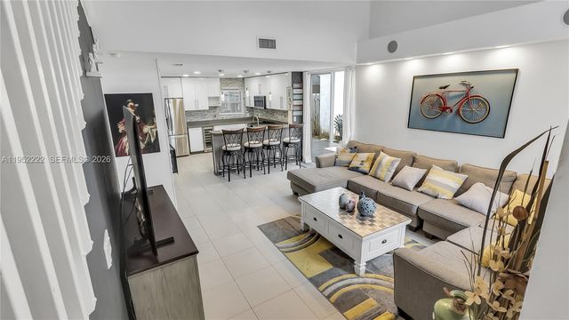 9831 NW 2nd St, Plantation, FL 33324