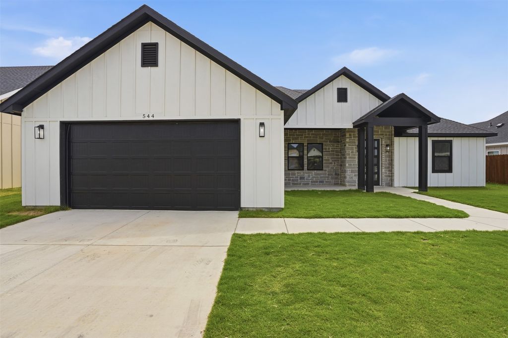 544 Highview Court, Godley, TX 76044 — exterior