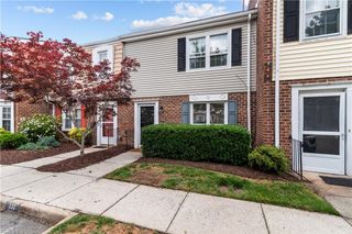 570 Tenbee LN, Virginia Beach, VA 23451