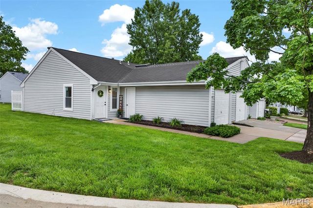 1611 Claydell Drive 18, St Peters, MO 63376