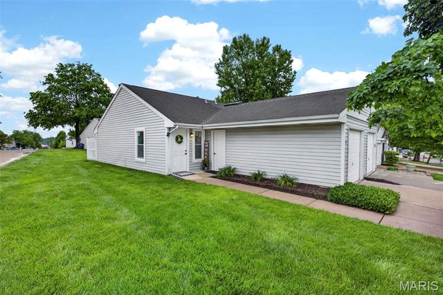 1611 Claydell Drive 18, St Peters, MO 63376