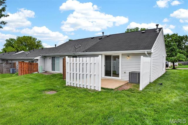 1611 Claydell Drive 18, St Peters, MO 63376