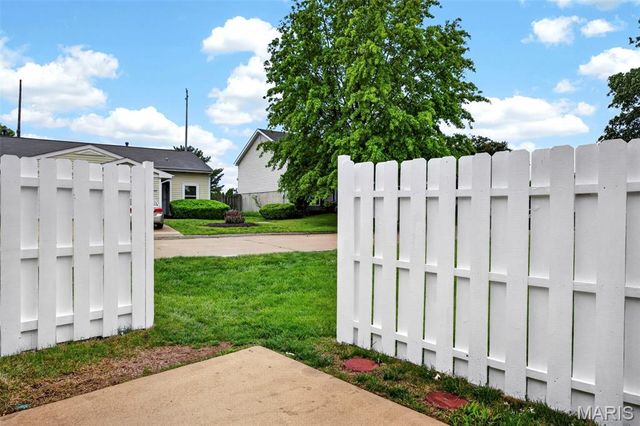 1611 Claydell Drive 18, St Peters, MO 63376