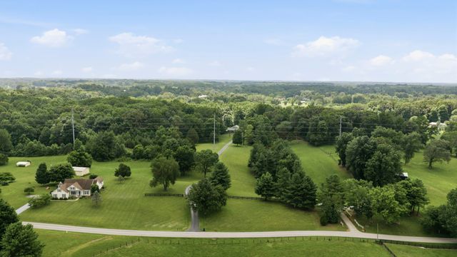 1766 Hunts Ln, Bowling Green, KY 42103