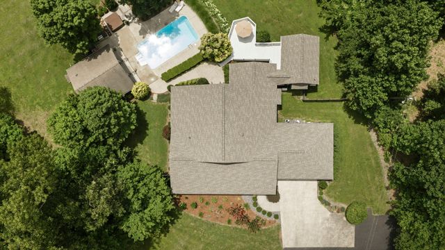 1766 Hunts Ln, Bowling Green, KY 42103