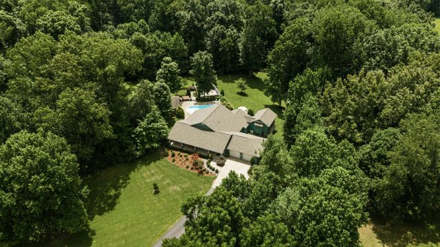 1766 Hunts Ln, Bowling Green, KY 42103