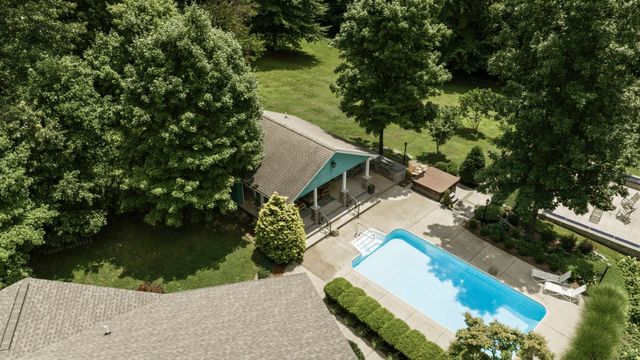 1766 Hunts Ln, Bowling Green, KY 42103