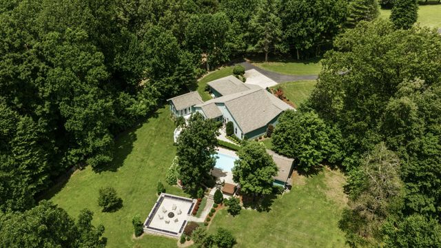1766 Hunts Ln, Bowling Green, KY 42103