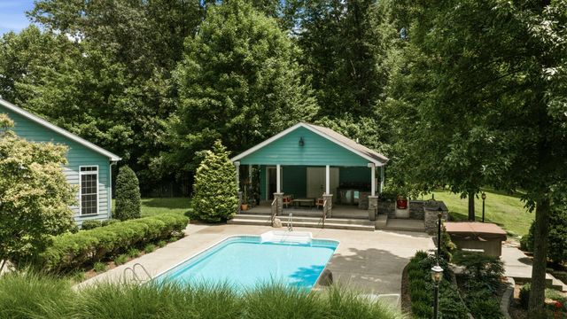 1766 Hunts Ln, Bowling Green, KY 42103