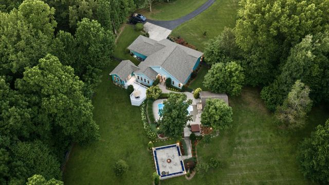 1766 Hunts Ln, Bowling Green, KY 42103