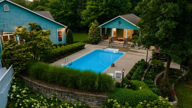 1766 Hunts Ln, Bowling Green, KY 42103
