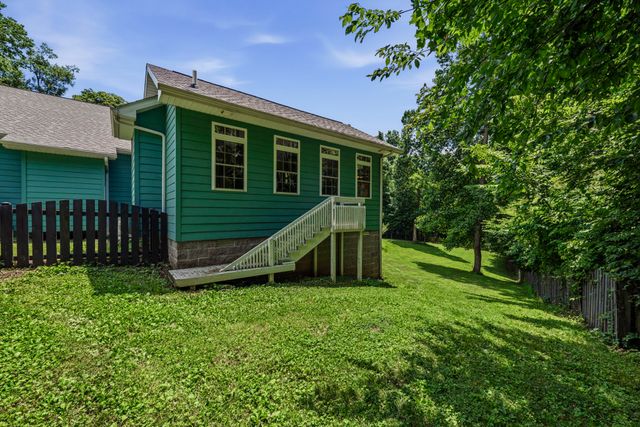 1766 Hunts Ln, Bowling Green, KY 42103