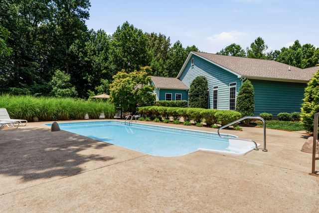 1766 Hunts Ln, Bowling Green, KY 42103