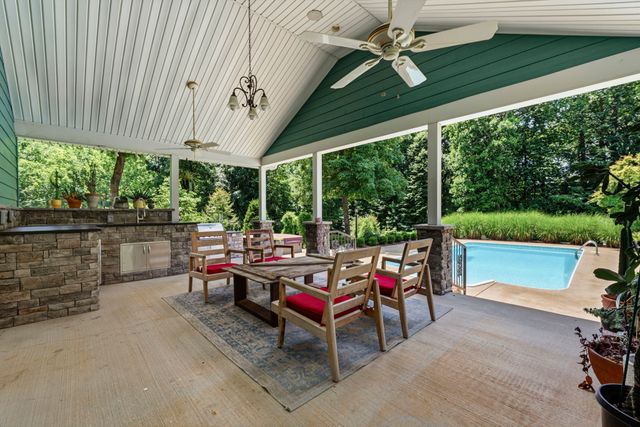 1766 Hunts Ln, Bowling Green, KY 42103