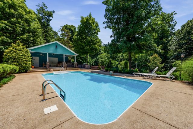 1766 Hunts Ln, Bowling Green, KY 42103